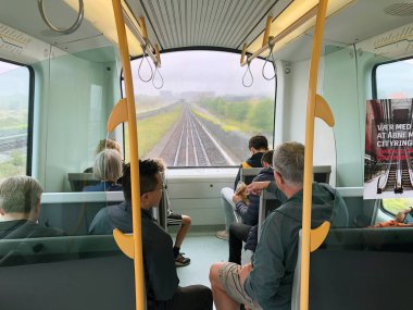 Metro treni ileri görüş