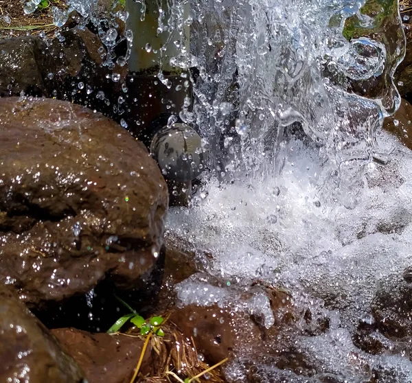 Yağmurlu iklim değişikliğinde çağlayan damlacıklar