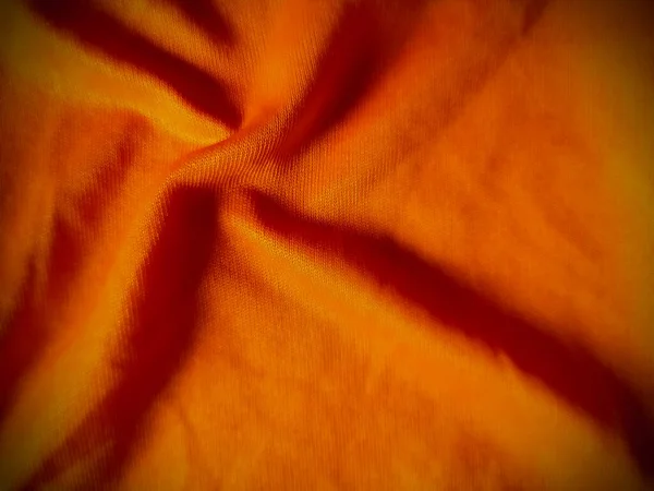 Safran renkli yumuşak ipek kumaş katları. Hinduizmin işaret rengi.