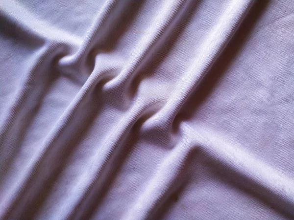 Pembe renkli ipek kumaştan zarif kıvrımlar..