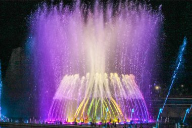 Şarkı söyleyen çeşme. Vietnam Phu Quoc Adası