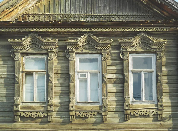 Fragment Okna Starého Ruského Dřevěného Domu Dob Ruské Říše Fasádní — Stock fotografie