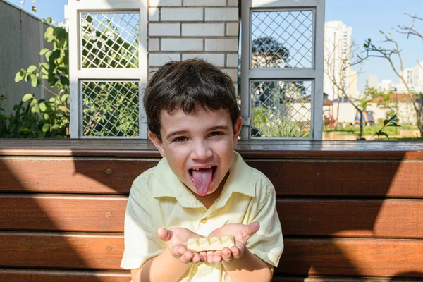 Brasilianisches Kind Von Jahren Einem Sonnigen Nachmittag Zeigt Seine Zunge — Stockfoto