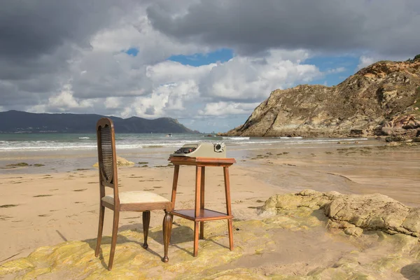 Una Bonita Escena Para Escritor Una Silla Una Máquina Escribir — Foto de Stock