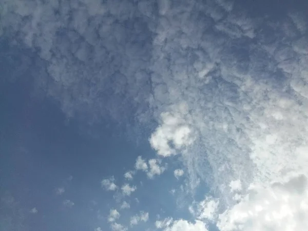 아름다운 구름은 디자인 배경에 사용됩니다 — 스톡 사진