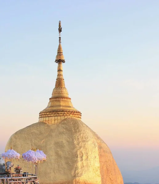 Kyaiktiyo Pagode Golden Rock Pagode Popular Local Peregrinação Budista Mianmar — Fotografia de Stock