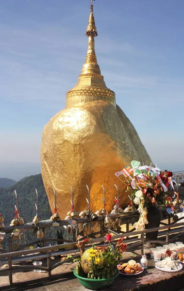 Kyaiktiyo Pagode Oder Goldene Felsenpagode Eine Buddhistische Pilgerstätte Myanmar Mit — Stockfoto