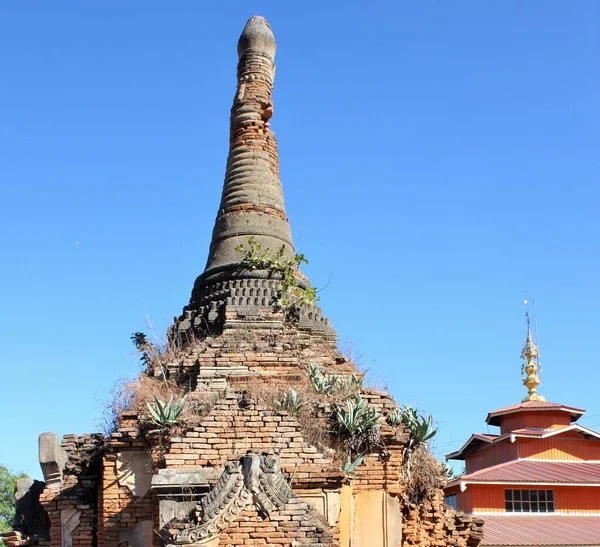 Ruins Old Stone Pagoda Green Plants Growing Out Next Modern — Stock Photo, Image