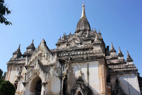 Bagan, Myanmar 'daki Ananda Tapınağı' nın güzel manzarası