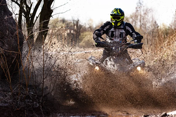 Atv Rider Nel Fango — Foto Stock