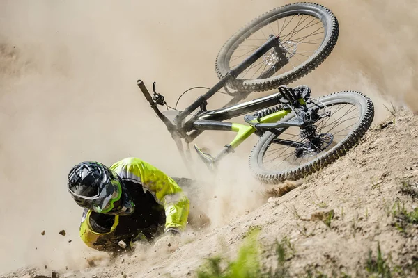 Espectacular Accidente Durante Paseo Rápido Una Bicicleta Montaña — Foto de Stock