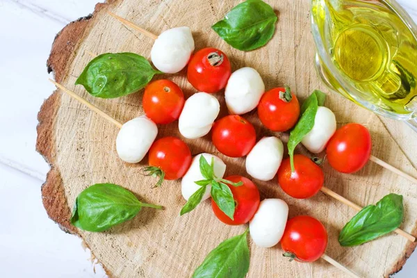 Mozzarella Cherry Tomatoes Basil — Stock Photo, Image