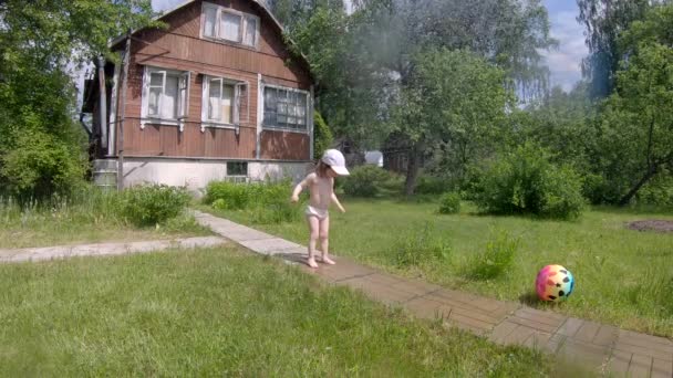 Country House Summer Heat Water Splashes Small Child Playing Yard — Stock Video