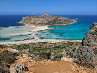 Güzel deniz manzarası ve çevresi.