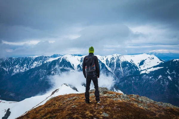 Mesafe seyir kararlı uzun yürüyüşe çıkan kimse