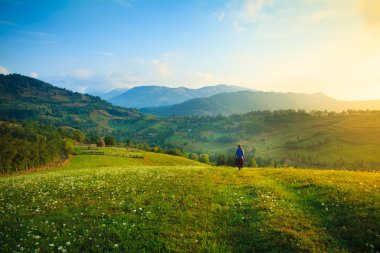 Tepelerde bir sabah yürüyüşü