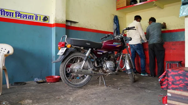 Septiembre 2020 Reengus Jaipur India Indian Man Working Motorcycle Repair —  Fotos de Stock