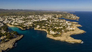 Cala Dor Majorca İspanya limanı ve körfezin havadan görünüşü