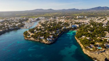 Cala Dor Majorca İspanya limanı ve körfezin havadan görünüşü