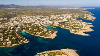 Cala Dor Majorca İspanya limanı ve körfezin havadan görünüşü