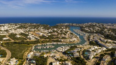 Cala Dor Majorca İspanya limanı ve körfezin havadan görünüşü