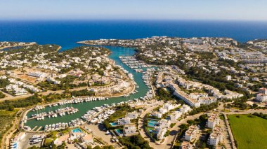 Cala Dor Majorca İspanya limanı ve körfezin havadan görünüşü