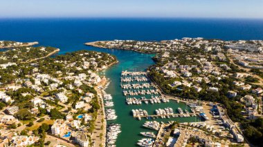 Cala Dor Majorca İspanya limanı ve körfezin havadan görünüşü