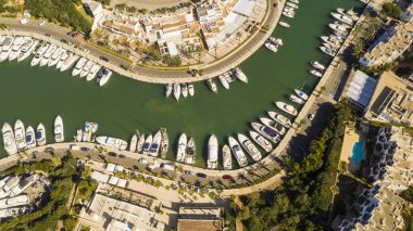Cala Dor Majorca İspanya limanı ve körfezin havadan görünüşü