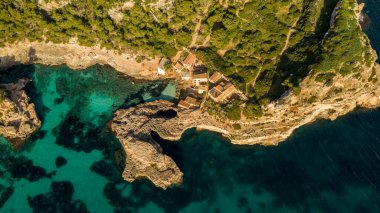 Calo des Moro Mayorka İspanya sahilinin havadan görünüşü