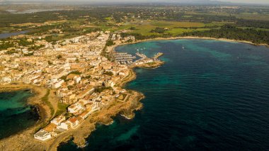 San Jordi Majorca İspanya 'nın Colonia de San Jordi şehrinin havadan görünüşü