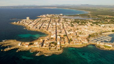 San Jordi Majorca İspanya 'nın Colonia de San Jordi şehrinin havadan görünüşü