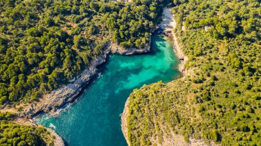 Cala Mondrago Mayorka İspanya 'nın doğal parkındaki körfezin havadan görünüşü.