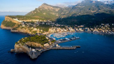 Soller Mayorka İspanya Körfezi ve limanının havadan görünüşü