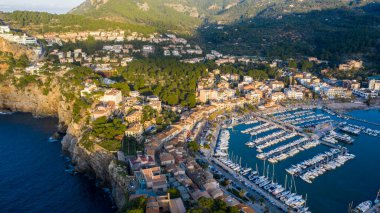 Soller Mayorka İspanya Körfezi ve limanının havadan görünüşü