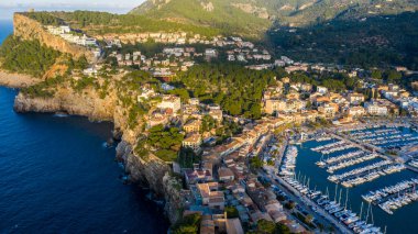 Soller Mayorka İspanya Körfezi ve limanının havadan görünüşü