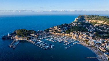 Soller Mayorka İspanya Körfezi ve limanının havadan görünüşü