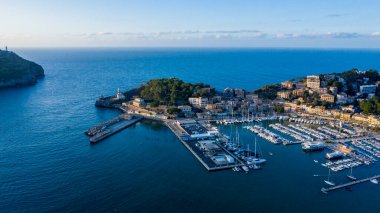 Soller Mayorka İspanya Körfezi ve limanının havadan görünüşü