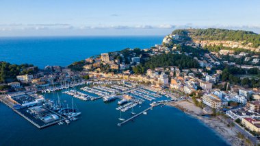 Soller Mayorka İspanya Körfezi ve limanının havadan görünüşü