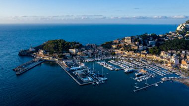 Soller Mayorka İspanya Körfezi ve limanının havadan görünüşü