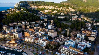 Soller Mayorka İspanya Körfezi ve limanının havadan görünüşü