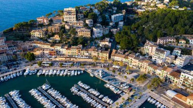 Soller Mayorka İspanya Körfezi ve limanının havadan görünüşü