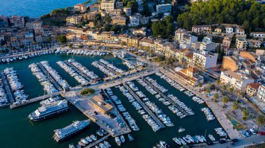 Soller Mayorka İspanya Körfezi ve limanının havadan görünüşü