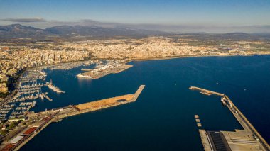 Palma de Mallorca İspanya 'daki kargo yatı terminalinin üst görüntüsü.
