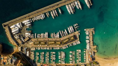 Adriano Mallorca İspanya limanının havadan görünüşü