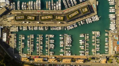 Adriano Mallorca İspanya limanının havadan görünüşü