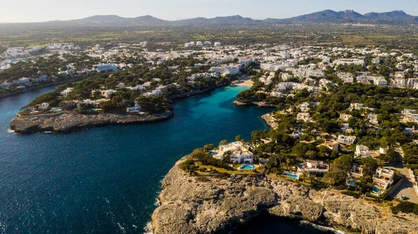 Cala Dor Majorca İspanya limanı ve körfezin havadan görünüşü