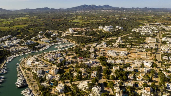 Cala Dor Majorca İspanya limanı ve körfezin havadan görünüşü