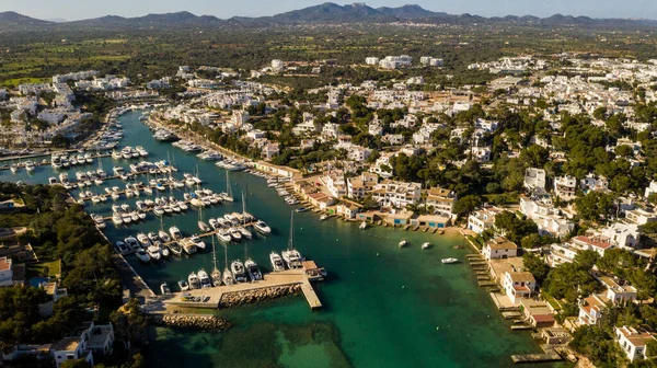 Cala Dor Majorca İspanya limanı ve körfezin havadan görünüşü