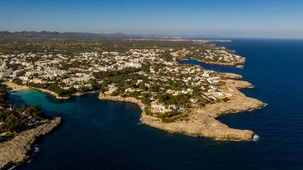 Cala Dor Majorca İspanya limanı ve körfezin havadan görünüşü