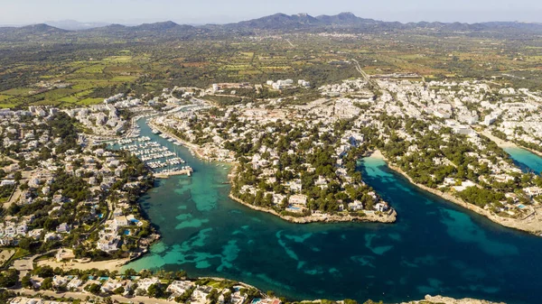 Cala Dor Majorca İspanya limanı ve körfezin havadan görünüşü